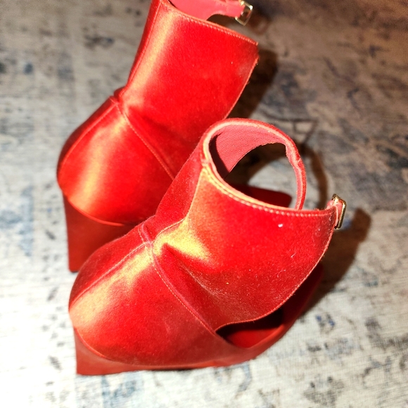 Burberry Prosrum Crayford Red Satin Wedge - Picture 6 of 9